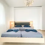 Korabi Luk 695
